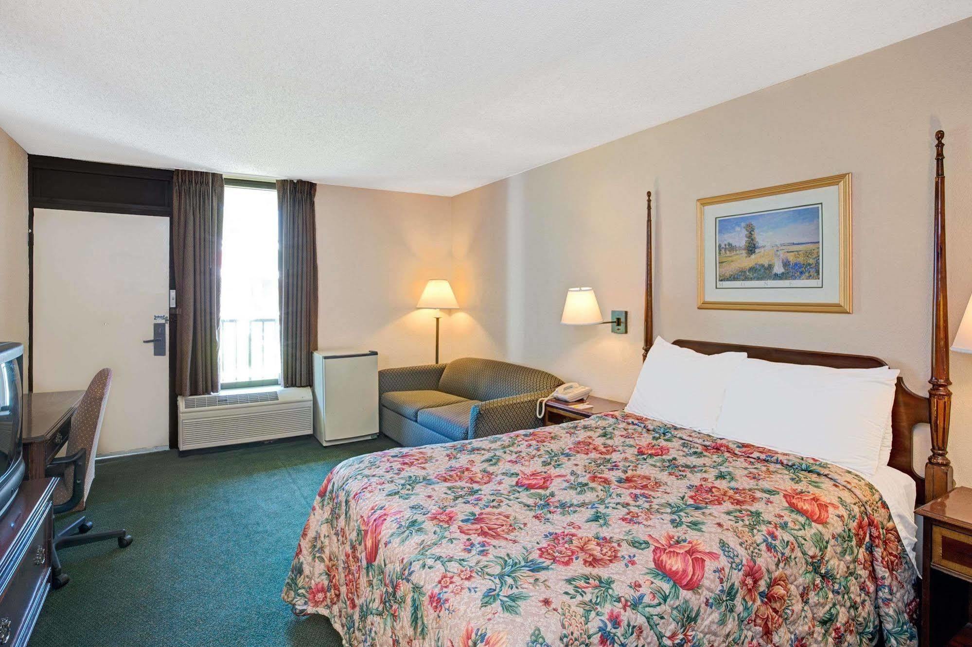 Days Inn Lake Norman Cornelius Esterno foto
