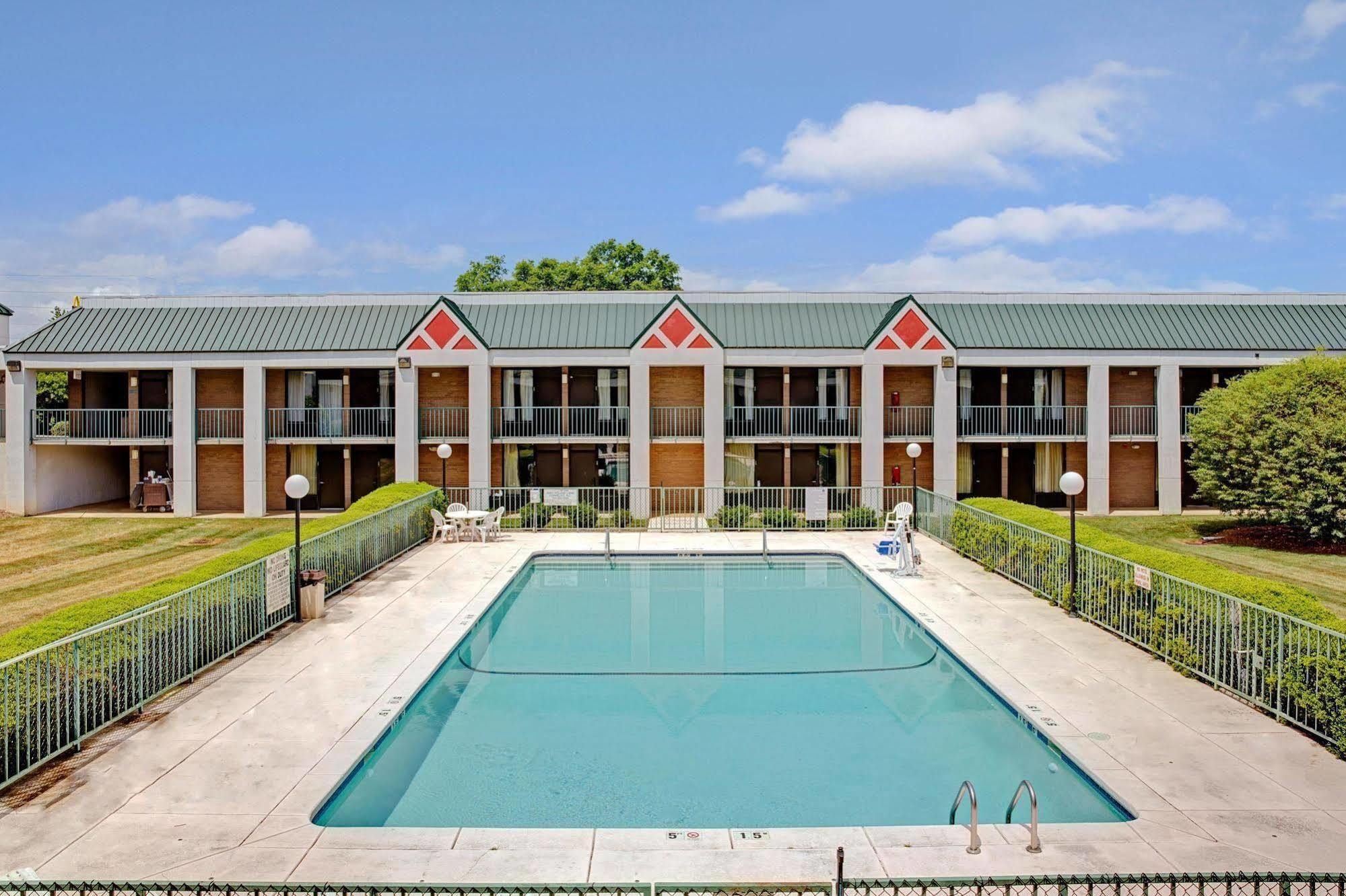 Days Inn Lake Norman Cornelius Esterno foto