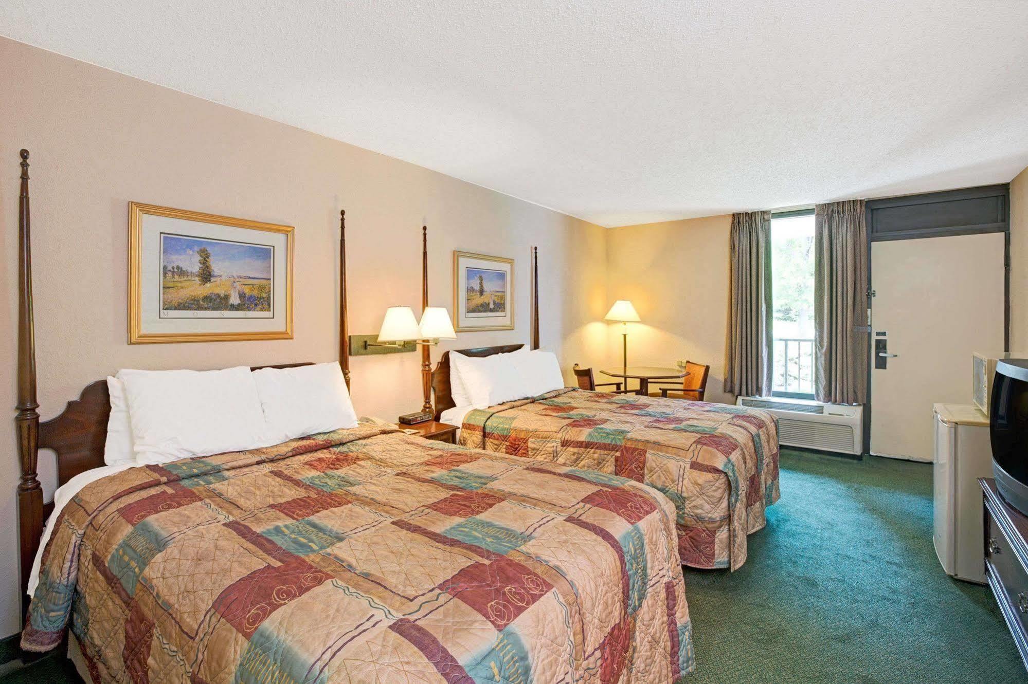 Days Inn Lake Norman Cornelius Esterno foto